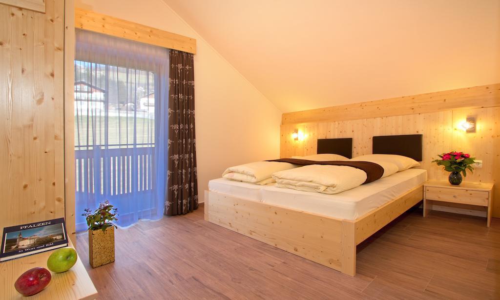 Apartament Stiflerhof Falzes Pokój zdjęcie