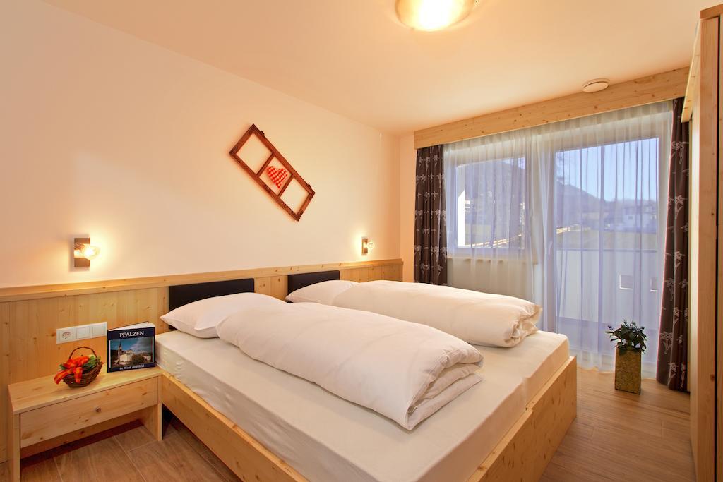 Apartament Stiflerhof Falzes Pokój zdjęcie